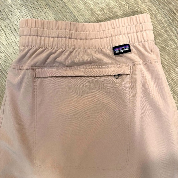 PATAGONIA High Rise Fleetwith Shorts in Color Stingray Mauve Size Large - Picture 7 of 11